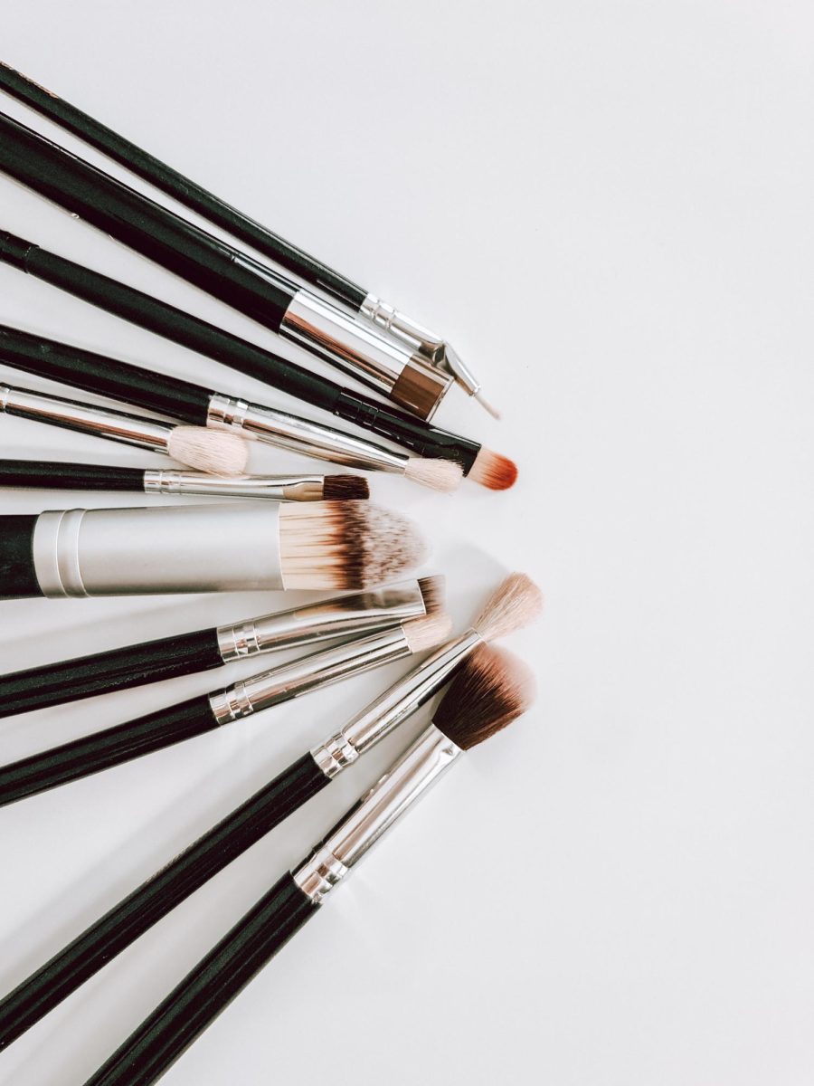 Makeup brushes, from Unsplash