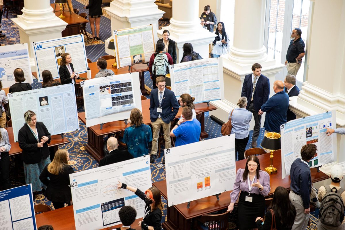 Students+presenting+at+one+of+Paideia%E2%80%99s+poster+sessions%2C+photo+courtesy+of+CNU+OCPR