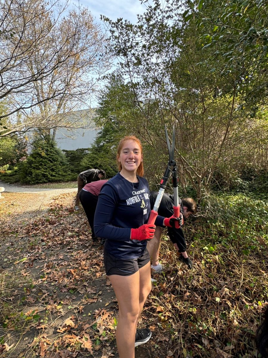 Freshman Hannah Brownley posing for a photo with
gardening shears while pulling English Ivy at the
Mariners’ Museum, photo taken by Emily Mckenna