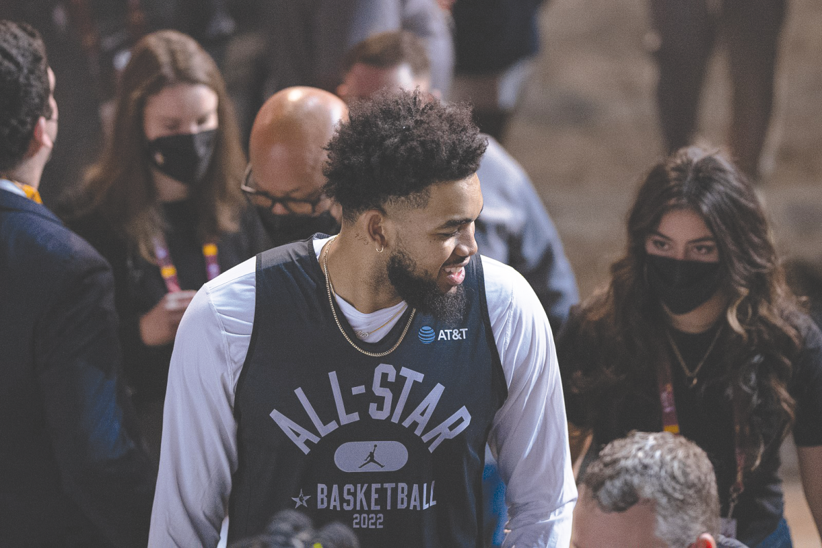 Karl-Anthony Towns before the 2022 NBA All-Star
Game. Karl-Anthony Towns by Erik Drost is licensed under the CC By-SA 2.0 Deed.