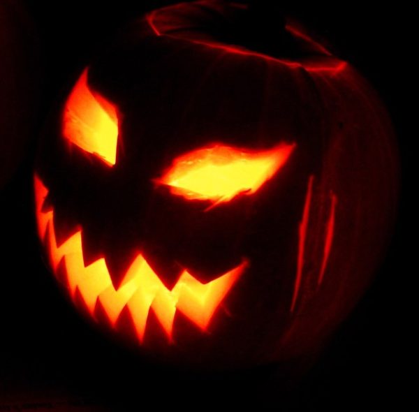 Spooky pumpkin, photo from
Wikimedia Commons