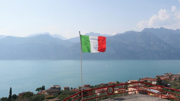 Image of Italian flag from Unsplash