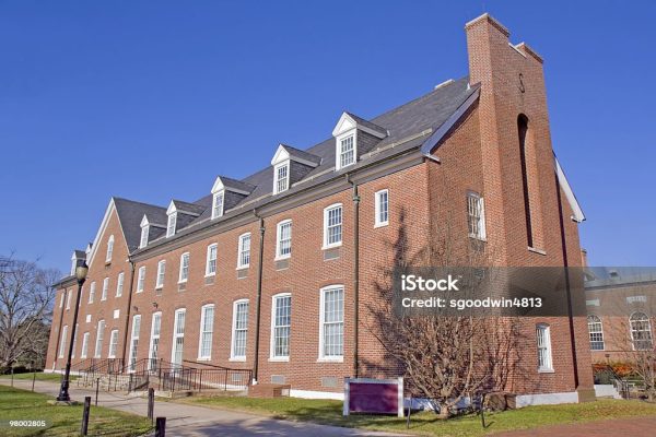 A building from Salisbury University, photo from Unsplash