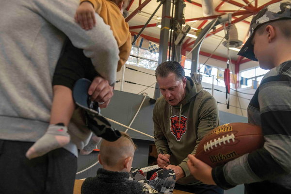 Matt Eberflus during a visit to the USS
Whitehat on Naval Station Great Lakes for a
meet and greet event to sign autographs and
take pictures with service-members, staff
and their families. Chicago Bears Meet and
Greet and NSGL by Joseph E. Montemarano
is licensed under public domain.