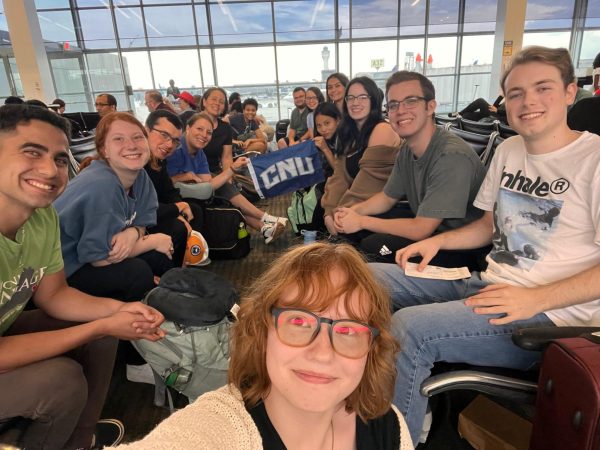 Students posing for a picture at the Dulles International Airport taken by Emma Recupero